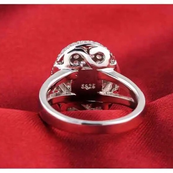 Simple Silver Cocktail Diamonds Ring - Picture 6 of 7